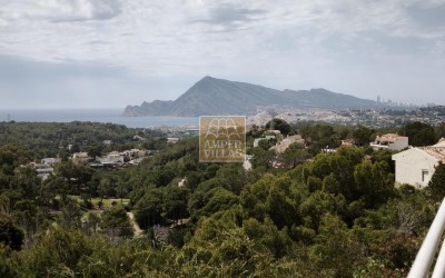 A beautiful semi-detached house with lovely sea views in Sierra Altea Golf.